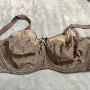 Wacoal Lace Underwire Bra in Taupe